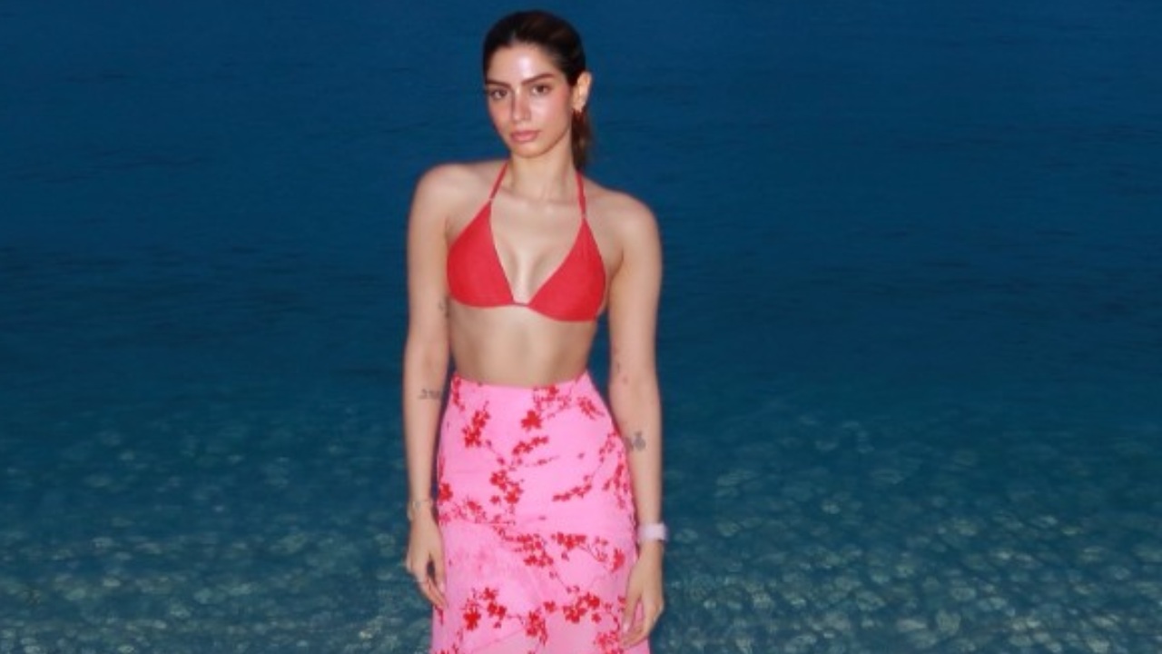 Khushi Kapoor’s Beach Look: Red Bikini Top And Printed Skirt Make A Stylish Statement 1