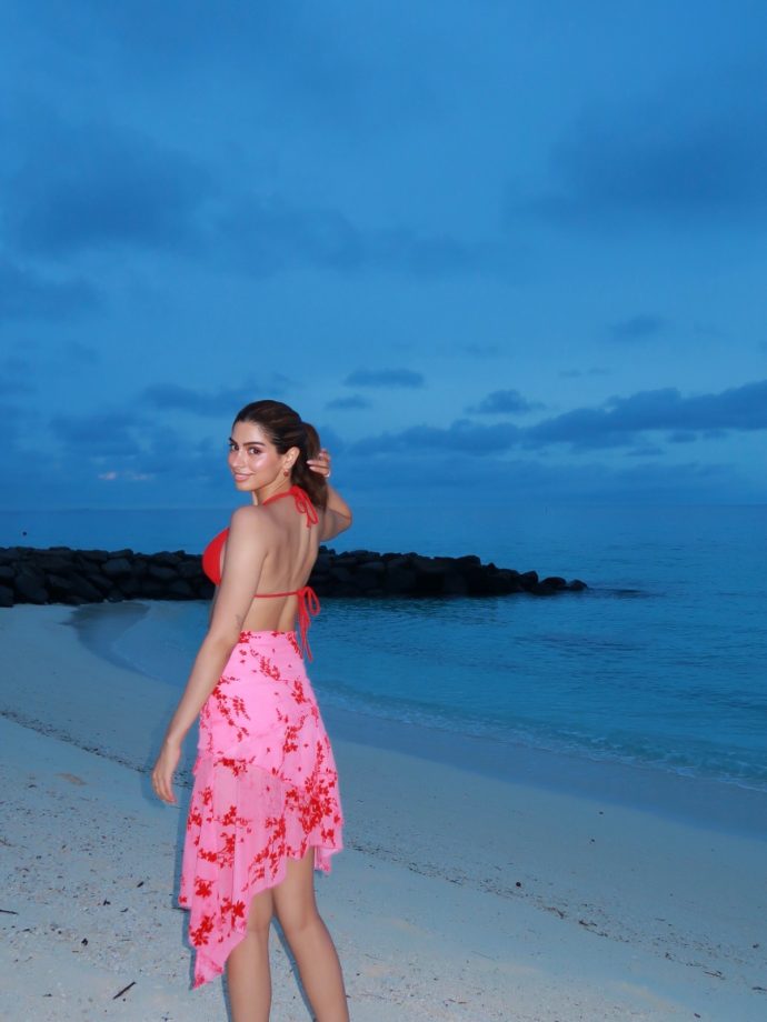 Khushi Kapoor’s Beach Look: Red Bikini Top And Printed Skirt Make A Stylish Statement 1