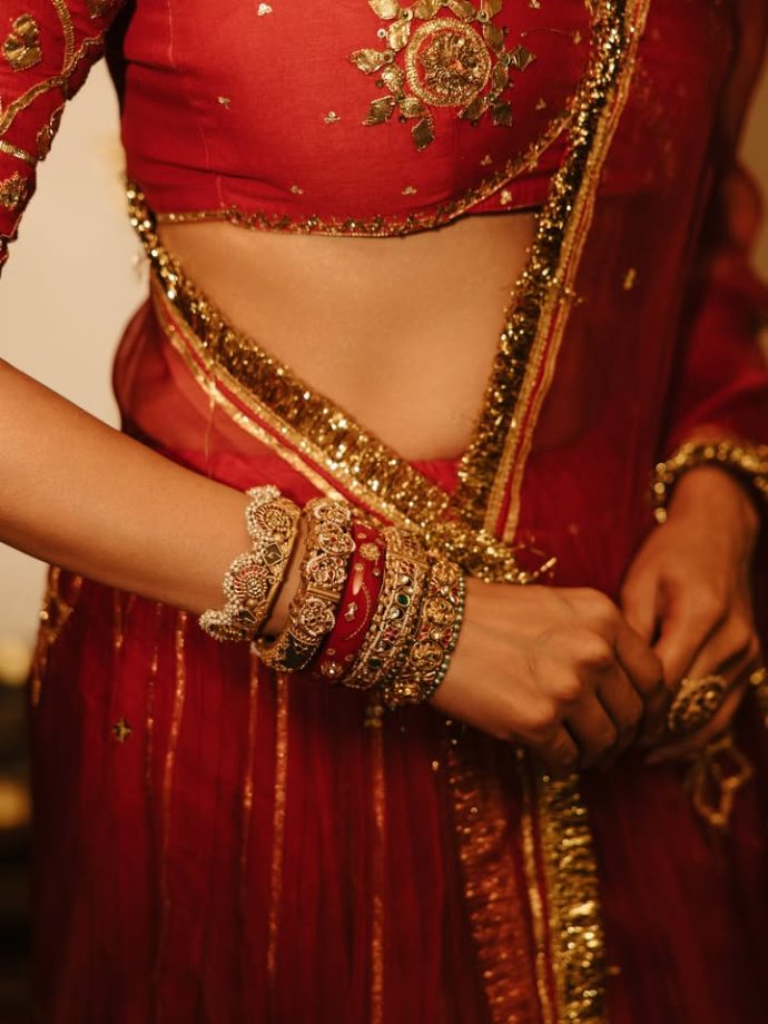 Malavika Mohanan's Ethnic Elegance: A Saree Or Lehenga—Which Look Is Attention-Grabbing? 1