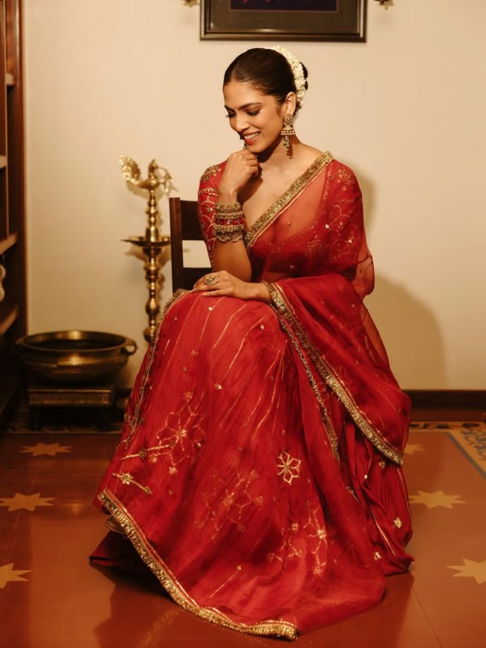 Malavika Mohanan's Ethnic Elegance: A Saree Or Lehenga—Which Look Is Attention-Grabbing? 1