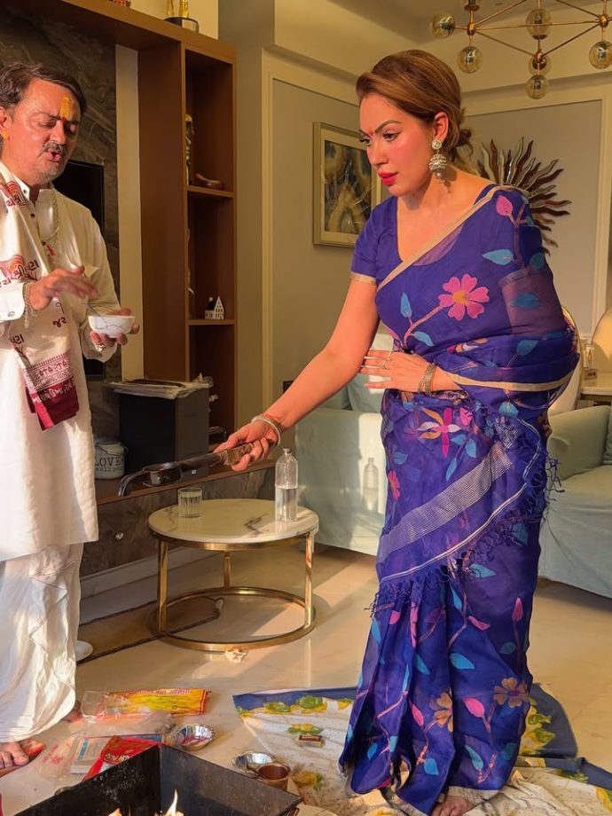 Munmun Dutta’s Blue Floral Saree Look As She Performs Navratri Pooja At Home 1
