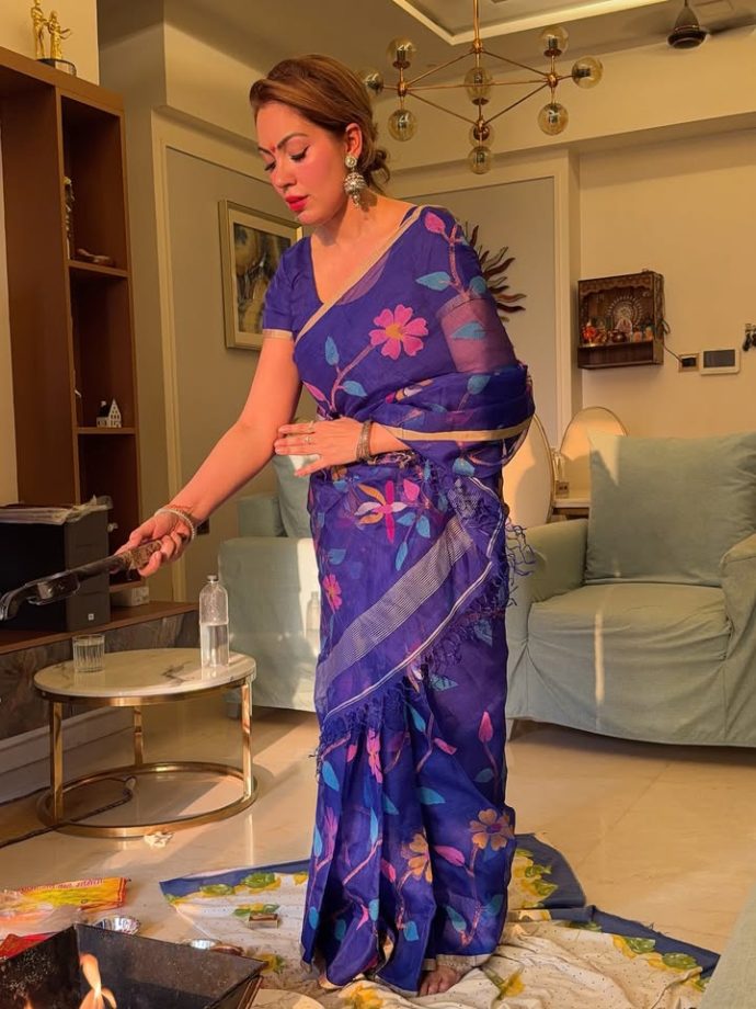 Munmun Dutta’s Blue Floral Saree Look As She Performs Navratri Pooja At Home 1