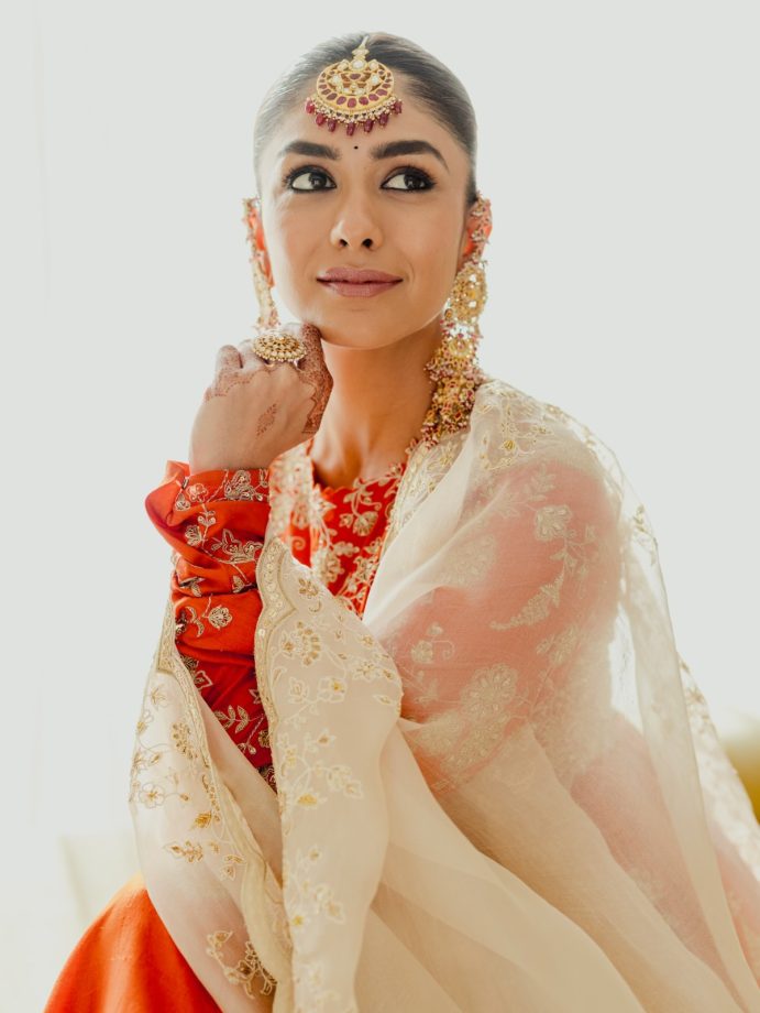 Navratri Day 1 Colour Orange: Madhuri Dixit, Mrunal Thakur And Ananya Panday Serve Stunning Ethnic Fashion Inspiration 1