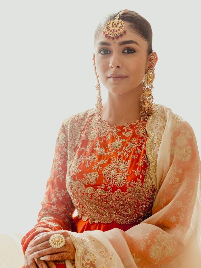 Navratri Day 1 Colour Orange: Madhuri Dixit, Mrunal Thakur And Ananya Panday Serve Stunning Ethnic Fashion Inspiration 1