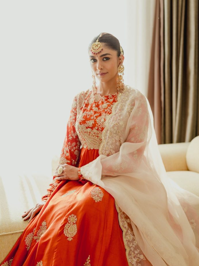 Navratri Day 1 Colour Orange: Madhuri Dixit, Mrunal Thakur And Ananya Panday Serve Stunning Ethnic Fashion Inspiration 1