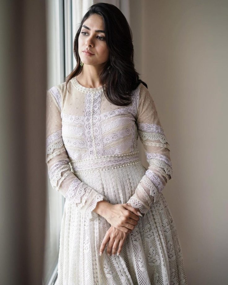 Navratri Day 2 Color White: Alia Bhatt, Madhuri Dixit And Mrunal Thakur Inspire Divine Elegance 1