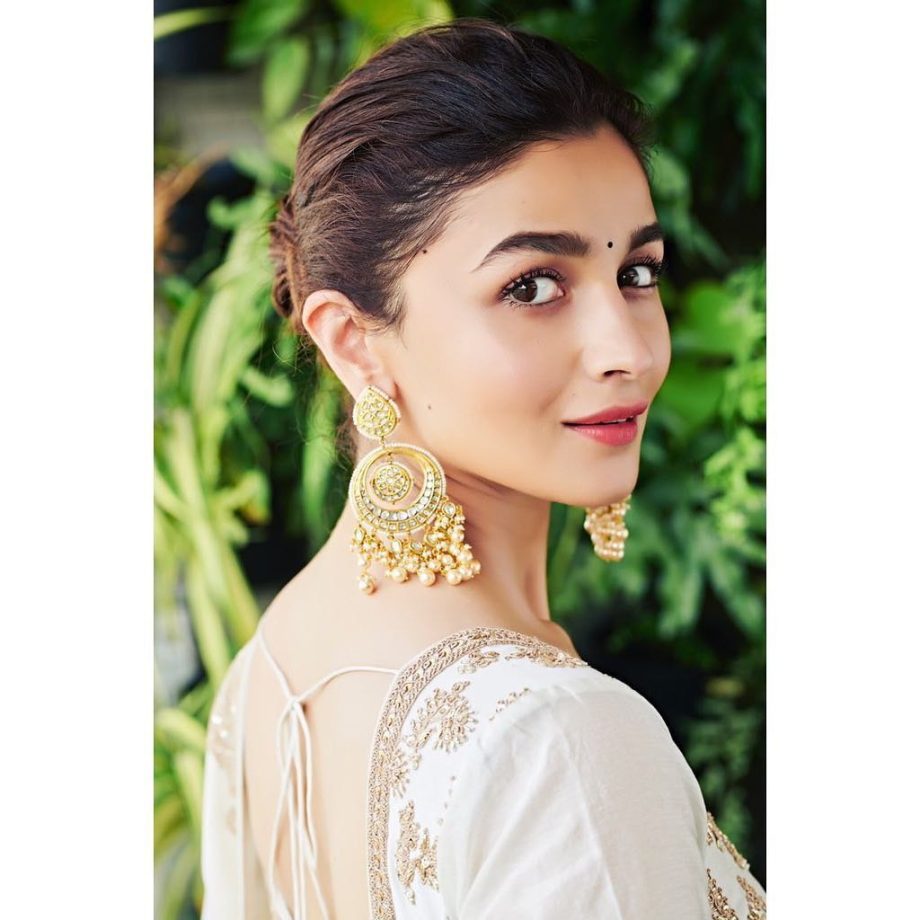Navratri Day 2 Color White: Alia Bhatt, Madhuri Dixit And Mrunal Thakur Inspire Divine Elegance 1