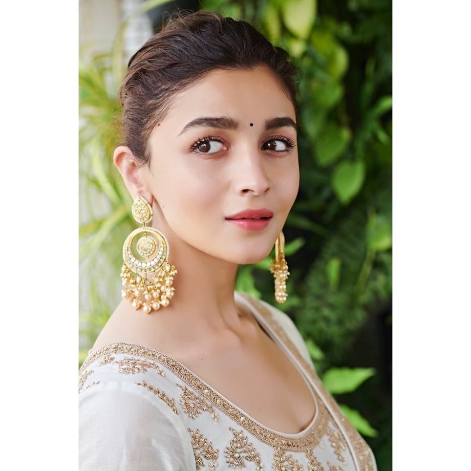 Navratri Day 2 Color White: Alia Bhatt, Madhuri Dixit And Mrunal Thakur Inspire Divine Elegance 1