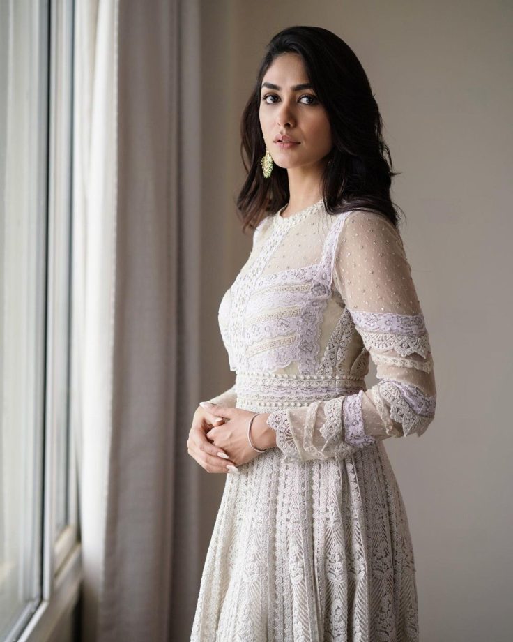 Navratri Day 2 Color White: Alia Bhatt, Madhuri Dixit And Mrunal Thakur Inspire Divine Elegance 1