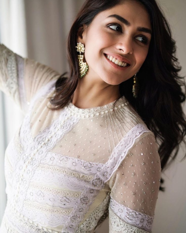 Navratri Day 2 Color White: Alia Bhatt, Madhuri Dixit And Mrunal Thakur Inspire Divine Elegance 1