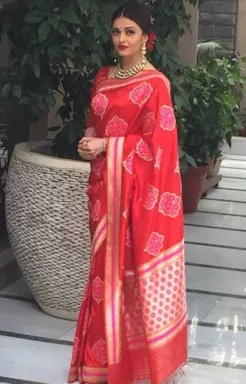 Navratri Day 3 Red Fashion: Rani Mukerji, Kajol, Madhuri Dixit And Aishwarya Rai Bachchan Turn Up Ethnic Glamour 1