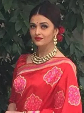 Navratri Day 3 Red Fashion: Rani Mukerji, Kajol, Madhuri Dixit And Aishwarya Rai Bachchan Turn Up Ethnic Glamour 1