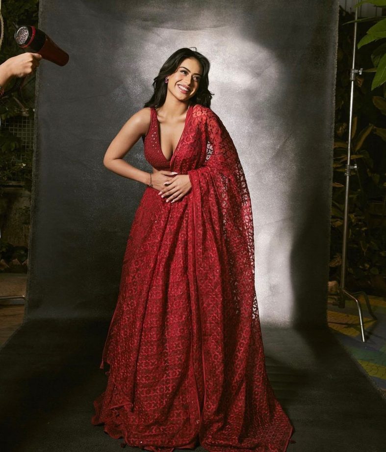 Navratri Day 3 Red Outfit Ideas: Khushi Kapoor, Nysa Devgan, Suhana Khan & Shanaya Kapoor Bring Festive Glamour 1