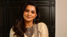 Parvathy Thiruvothu Radiates Ethnic Elegance In A Cream Embroidered Suit