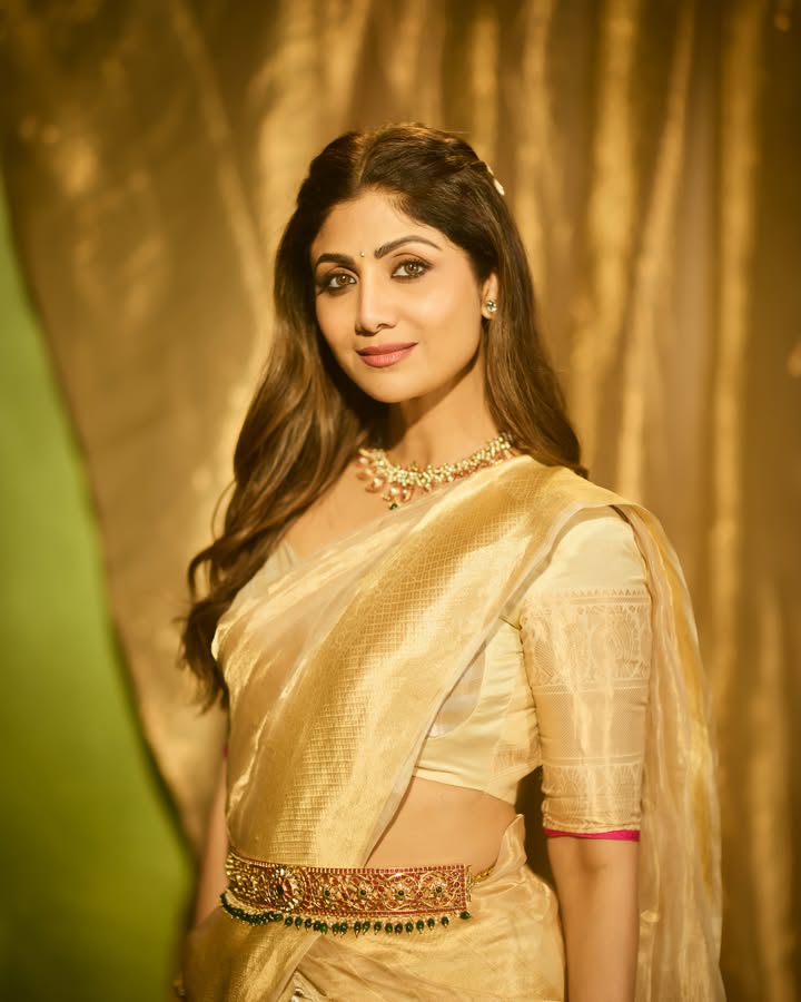 Shilpa Shetty Makes A Traditional Statement In South Indian-Inspired Half Saree Look 1