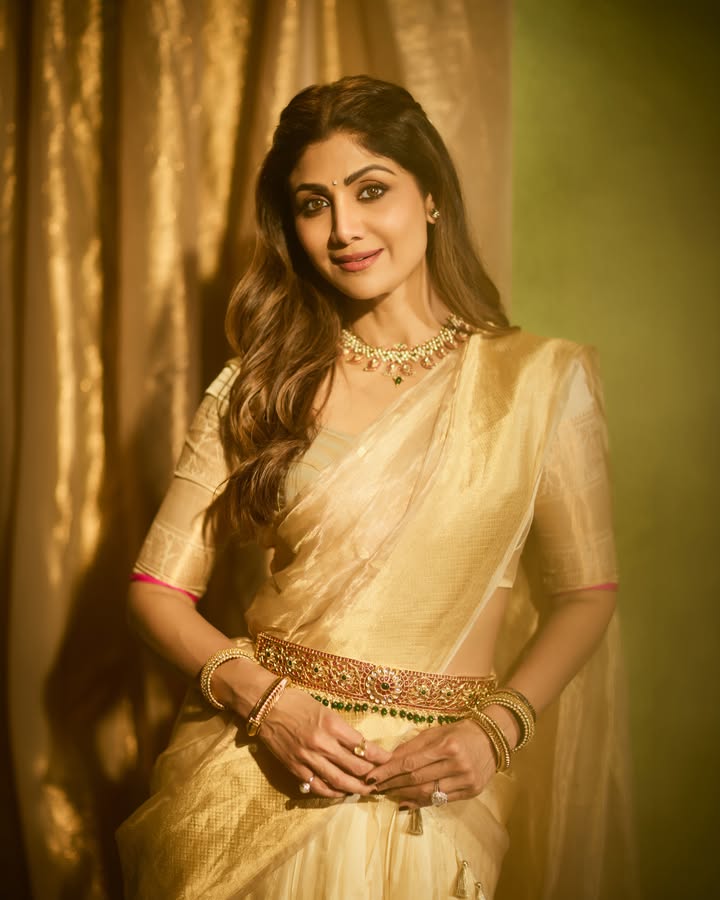 Shilpa Shetty Makes A Traditional Statement In South Indian-Inspired Half Saree Look 1