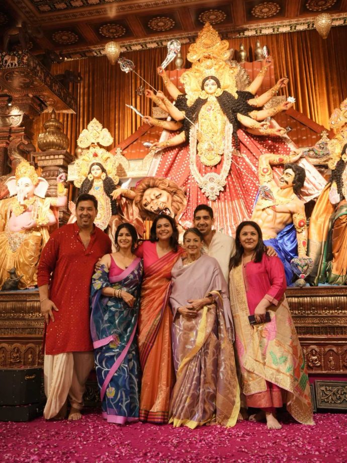 Sneak Peek Into Kajol And Tanishaa's Durga Puja Celebration With Mother Tanuja Mukerji 1