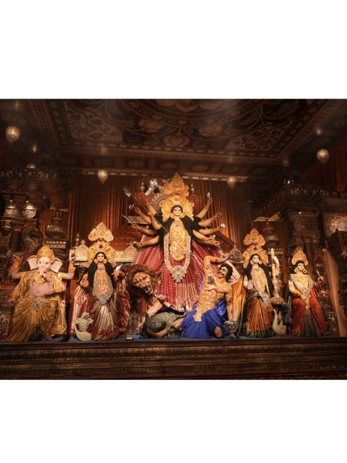 Sneak Peek Into Kajol And Tanishaa's Durga Puja Celebration With Mother Tanuja Mukerji 1