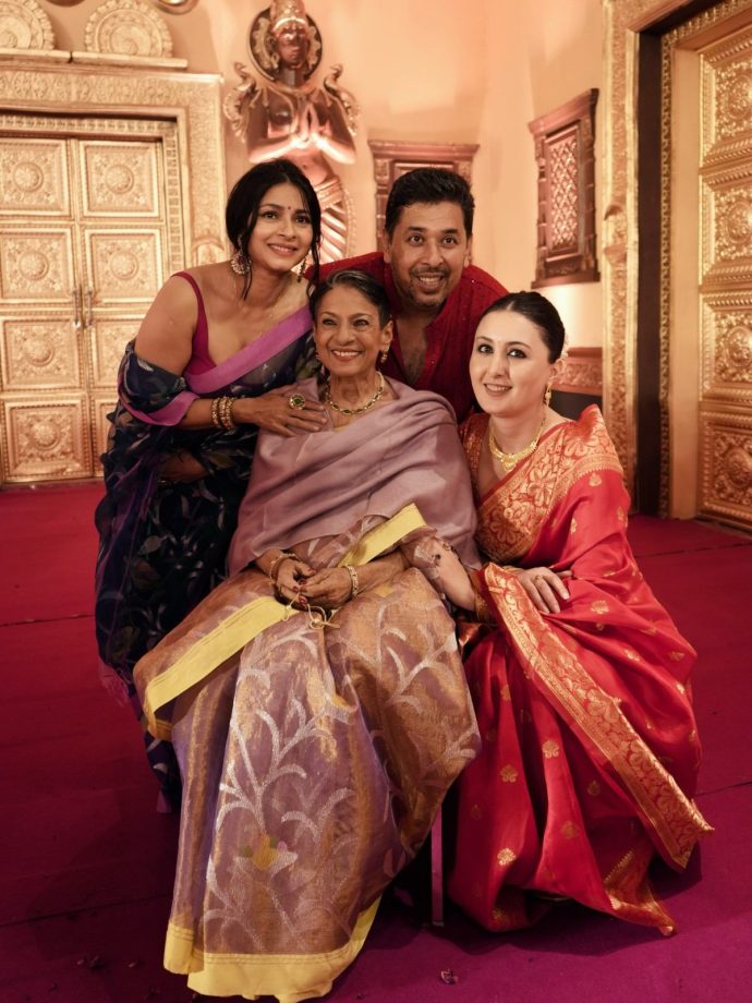 Sneak Peek Into Kajol And Tanishaa's Durga Puja Celebration With Mother Tanuja Mukerji 1