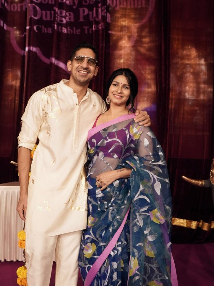 Sneak Peek Into Kajol And Tanishaa's Durga Puja Celebration With Mother Tanuja Mukerji 1