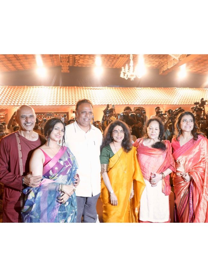 Sneak Peek Into Kajol And Tanishaa's Durga Puja Celebration With Mother Tanuja Mukerji 1