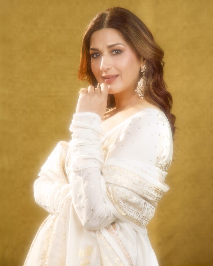 Sonali Bendre Looks Ethereal In An Ivory Anarkali Suit With Golden Floral Detailing 1