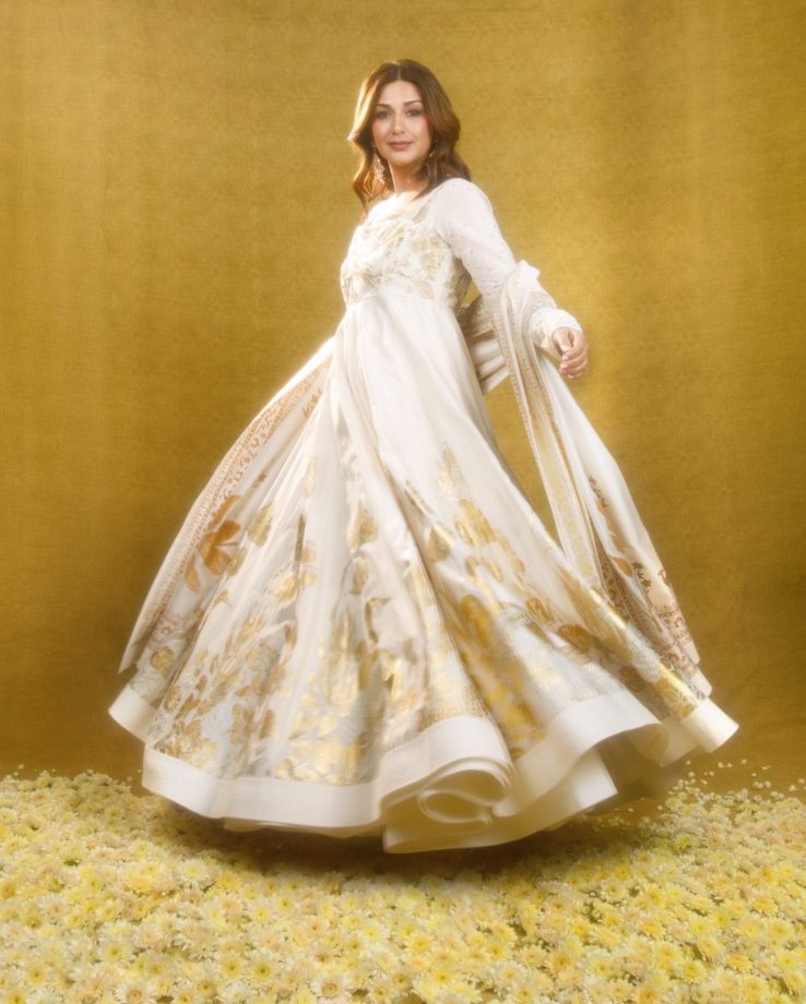 Sonali Bendre Looks Ethereal In An Ivory Anarkali Suit With Golden Floral Detailing 1