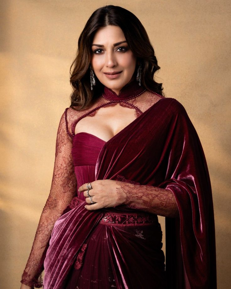 Sonali Bendre’s Burgundy Velvet Saree With Lace Detailing 1