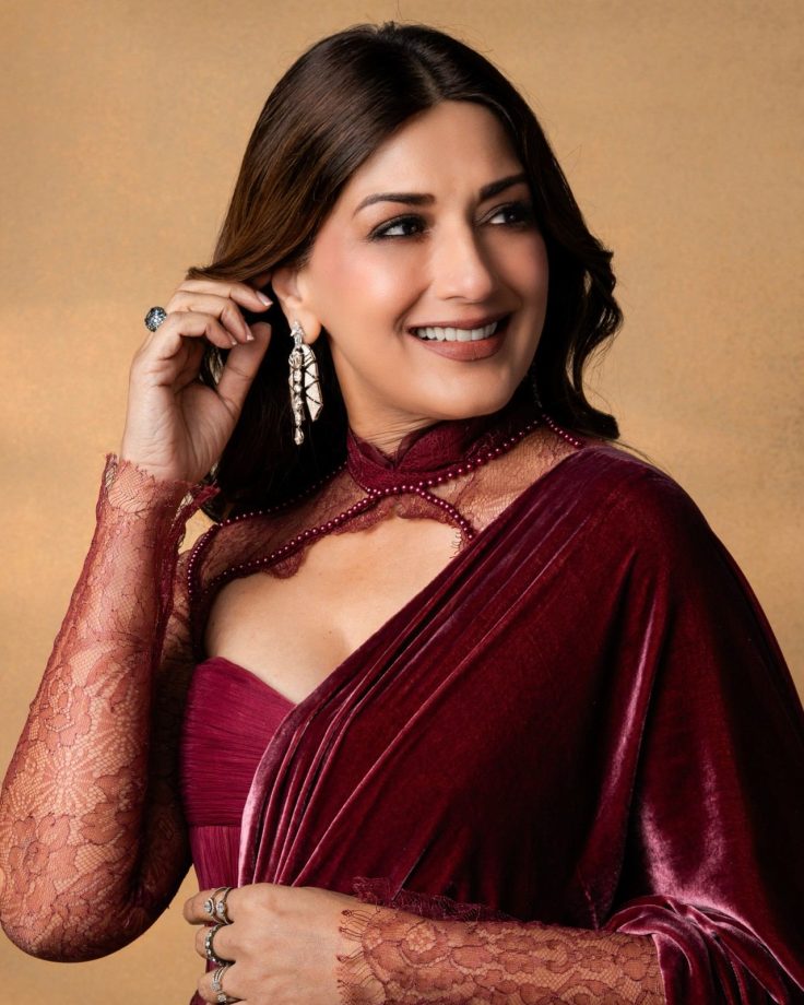 Sonali Bendre’s Burgundy Velvet Saree With Lace Detailing 1