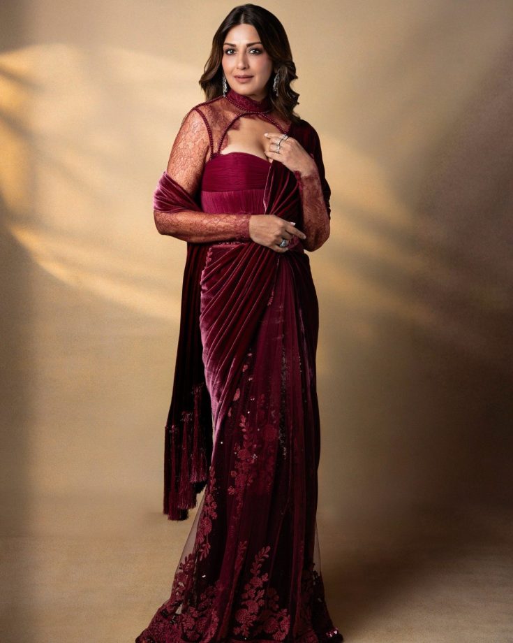 Sonali Bendre’s Burgundy Velvet Saree With Lace Detailing 1