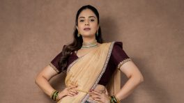 Sreemukhi’s Half Saree Look: Maroon, Green And Gold Create Festive Magic