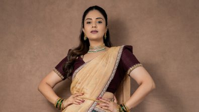 Sreemukhi’s Half Saree Look: Maroon, Green And Gold Create Festive Magic