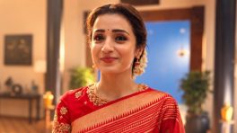 Trisha Krishnan’s Red Saree Look: Timeless South Indian Elegance With Gold Accents