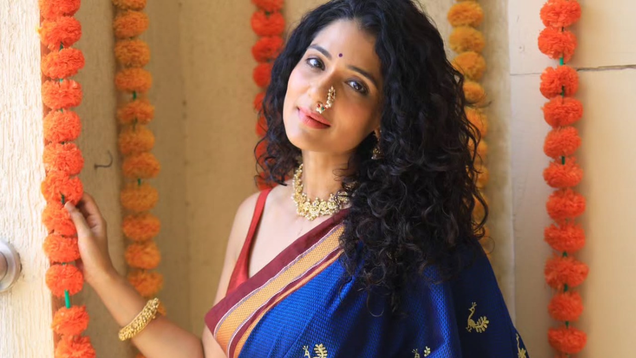 Urmilla Kanetkar Exudes Navratri Elegance In Royal Blue Khun Saree With Maharashtrian Traditional Nath 1